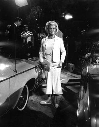 Film Send Me No Flowers Actress Doris Day at the film set during a break Los Angeles, CA USA  Copyright: xLeoxFuchsx R0099-Day-SMNF