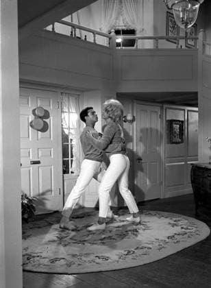 Film Send Me No Flowers Actress Doris Day with actor Clive Clerk in a scene of the film Los Angeles, CA USA  Copyright: xLeoxFuchsx R0544-Day-CliveClerk-SMNF