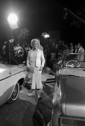 Film Send Me No Flowers Actress Doris Day at the film set during a break Los Angeles, CA USA  Copyright: xLeoxFuchsx R0557-Day-SMNF