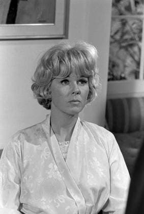 Film Send Me No Flowers Actress Doris Day in a scene of the film Los Angeles, CA USA  Copyright: xLeoxFuchsx R0591-Day-SMNF