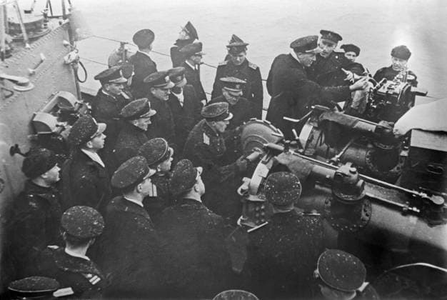 Great Patriotic War, 1941-1945 8571650 06.02.1945 The Great Patriotic War of 1941-1945. The Yalta Conference, February 4-11, 1945, a meeting where the three leaders of the anti-Hitler coalition, the USSR, the United States and Great Britain, made important decisions regarding the postwar world. Conference participants, US and British officers examining the Black Sea Fleet cruiser Voroshilov s torpedo equipment in Sevastopol s South Bay. Alexey Sevastopol Russia  Copyright: xAlexeyx