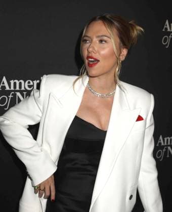 November 30, 2023, New York, New York, USA: Actress SCARLETT JOHANSSON seen at the red carpet arrivals for 2023 American Museum of Natural HistoryÃ¢â‚¬â ¢s annual Ã¢â‚¬ËœThe Museum GalaÃ¢â‚¬â ¢ event. New York USA - ZUMAk03_ 20231130_zaf_k03_085 Copyright: xNancyxKaszermanx