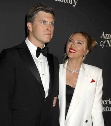 November 30, 2023, New York, New York, USA: COLIN JOST and SCARLETT JOHANSSON seen at the red carpet arrivals for 2023 American Museum of Natural HistoryÃ¢â‚¬â ¢s annual Ã¢â‚¬ËœThe Museum GalaÃ¢â‚¬â ¢ event. New York USA - ZUMAk03_ 20231130_zaf_k03_099 Copyright: xNancyxKaszermanx