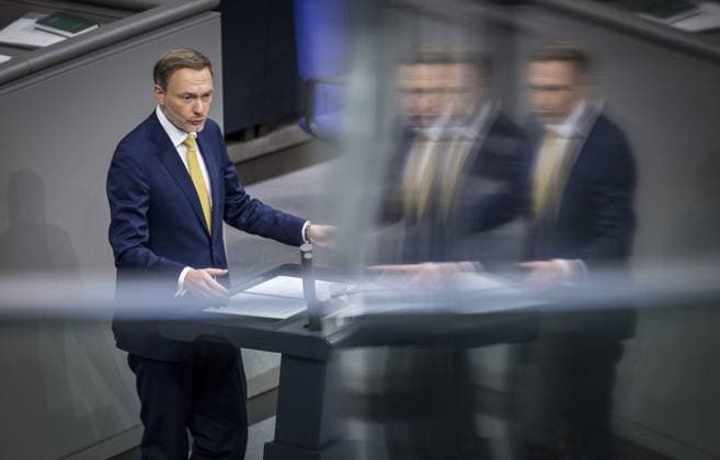 News Themen der Woche KW48 News Bilder des Tages Christian Lindner (FDP), Bundesminister der Finanzen, bei der Debatte zum Nachtragshaushaltsgesetztes im Deutschen Bundestag. Berlin Deutschland *** Christian Lindner FDP , Federal Minister of Finance, during the debate on the Supplementary Budget Act in the German Bundestag Berlin Germany Copyright: xThomasxKoehlerx