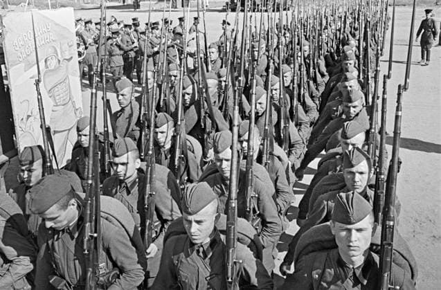 Recruits leave for front during mobilization 662730 23.06.1941 Recruits leaving for the front during mobilization, Moscow, June 23, 1941. Anatoliy Garanin Sputnik Moscow Russia  Copyright: xAnatoliyxGaraninx