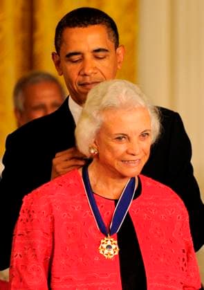 **FILE PHOTO** Sandra Day O Connor Has Passed Away. Washington, DC - August 12, 2009 -- United States President Barack Obama presents former US Supreme Court Justice Sandra Day O Connor the 2009 Medal of Freedom, America s highest civilian award, in the East Room of the White House in Washington, DC, USA August 12, 2009. . Copyright: x(C)2009xConsolidatedxNewsxPhotosxxxAllxRightsxReservedx