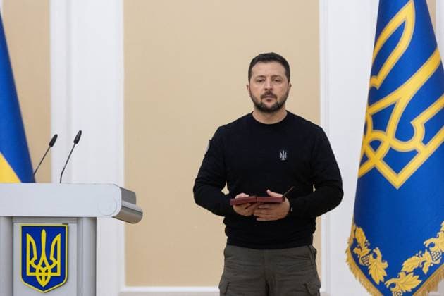 Le PrÃ sident ukrainien Volodymyr Zelensky participe aux Ã vÃ nements consacrÃ s Ã la JournÃ e des procureurs et a remis les prix d Etat Le PrÃ sident ukrainien Volodymyr Zelensky participe aux Ã vÃ nements consacrÃ s Ã la JournÃ e des procureurs et a remis les prix d Etat, en Ukraine, le 1er dÃ cembre 2023. Ukraine Presidency via Bestimage President of Ukraine Volodymyr Zelenskyy took part in the events dedicated to the Day of Prosecutors and presented state awards. Ukraine  Copyright: xUkrainexPresidencyxviaxBestimagexUkrainexPresidencyxviaxBestimagex