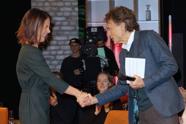 Entertainment Themen der Woche KW48 News Bilder des Tages RECORD DATE NOT STATED 3NACH9 TALKSHOW 01.12.2023 Annalena Baerbock, Giovanni di Lorenzo, 3 nach 9 Talkshow aus den Studios von Radio Bremen, Bremen, 01.12.2023 *** 3NACH9 TALKSHOW 01 12 2023 Annalena Baerbock, Giovanni di Lorenzo, 3 nach 9 talk show from the studios of Radio Bremen, Bremen, 01 12 2023 Copyright: xEventpressxMPx