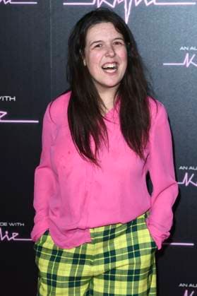 Rosie Jones bei der Ankunft zum Konzert An Audience with Kylie in der Royal Albert Hall. London, 01.12.2023