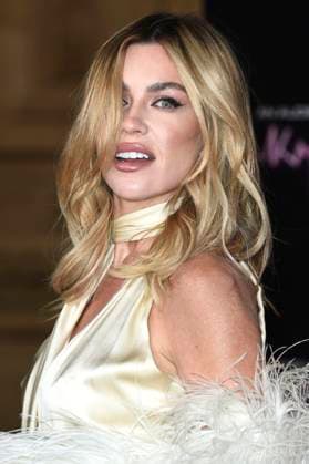 Abbey Clancy bei der Ankunft zum Konzert An Audience with Kylie in der Royal Albert Hall. London, 01.12.2023
