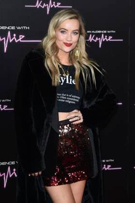 Laura Whitmore bei der Ankunft zum Konzert An Audience with Kylie in der Royal Albert Hall. London, 01.12.2023