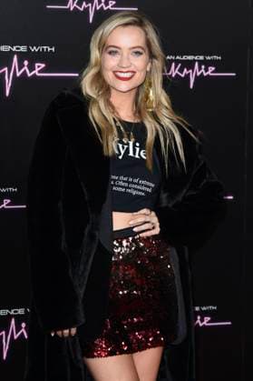 Laura Whitmore bei der Ankunft zum Konzert An Audience with Kylie in der Royal Albert Hall. London, 01.12.2023