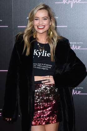 Laura Whitmore bei der Ankunft zum Konzert An Audience with Kylie in der Royal Albert Hall. London, 01.12.2023
