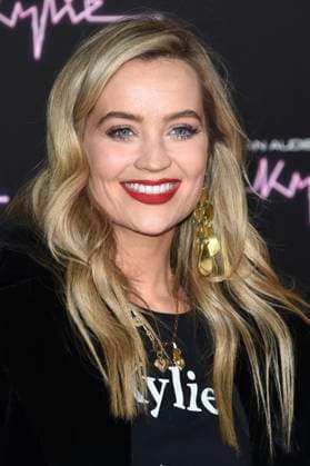 Laura Whitmore bei der Ankunft zum Konzert An Audience with Kylie in der Royal Albert Hall. London, 01.12.2023
