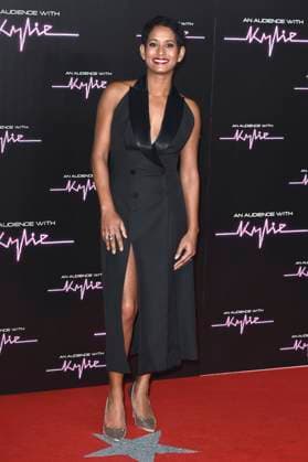 Naga Munchetty bei der Ankunft zum Konzert An Audience with Kylie in der Royal Albert Hall. London, 01.12.2023