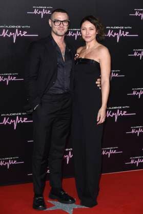 Matt Willis mit Ehefrau Emma Willis bei der Ankunft zum Konzert An Audience with Kylie in der Royal Albert Hall. London, 01.12.2023