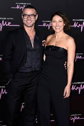 Matt Willis mit Ehefrau Emma Willis bei der Ankunft zum Konzert An Audience with Kylie in der Royal Albert Hall. London, 01.12.2023