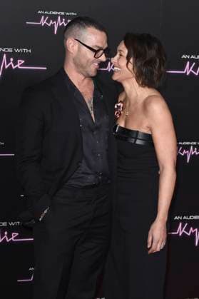 Matt Willis mit Ehefrau Emma Willis bei der Ankunft zum Konzert An Audience with Kylie in der Royal Albert Hall. London, 01.12.2023