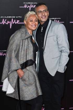 Monica Galetti mit Begleitung bei der Ankunft zum Konzert An Audience with Kylie in der Royal Albert Hall. London, 01.12.2023
