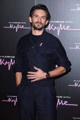 Jonathan Bailey bei der Ankunft zum Konzert An Audience with Kylie in der Royal Albert Hall. London, 01.12.2023
