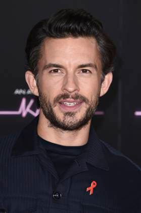 Jonathan Bailey bei der Ankunft zum Konzert An Audience with Kylie in der Royal Albert Hall. London, 01.12.2023
