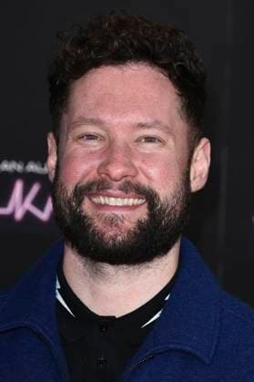 Calum Scott bei der Ankunft zum Konzert An Audience with Kylie in der Royal Albert Hall. London, 01.12.2023