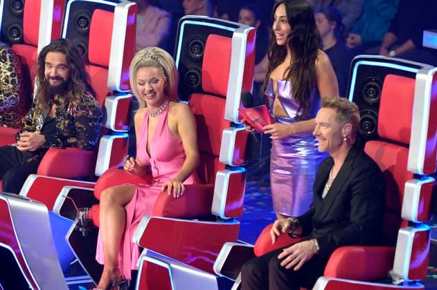 Tom Kaulitz, Shirin David, Melissa Khalaj und Ronan Keating im Halbfinale der 13. Staffel der Castingshow The Voice of Germany 2023 im Studio H Berlin Adlershof. Berlin, 01.12.2023