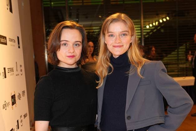 Lena Urzendowsky und Lara Feith bei der Daffne Verleihung von der Deutschen Akademie fuer Fernsehen am 2.12.2023 in Berlin Daffne Verleihung 2023 in Berlin