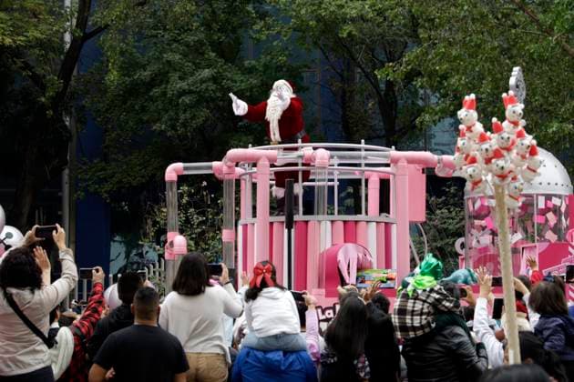 December 2, 2023, Mexico City, Mexico: Thousands of people attend the Bolo Fest Christmas parade on Reforma Avenue in Mexico City. on December 2, 2023 in Mexico City, Mexico Mexico City Mexico - ZUMAe321 20231202_zia_e321_027 Copyright: xLuisxBarronx