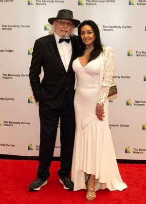 46th Annual Kennedy Center Honors Formal Artist s Dinner Arrivals Barry Gibb and his wife, Linda, arrive for the Medallion Ceremony honoring the recipients of the 46th Annual Kennedy Center Honors at the Department of State in Washington, DC on Saturday, December 2, 2023. The 2023 honorees are: actor and comedian Billy Crystal; acclaimed soprano Renee Fleming; British singer-songwriter producer, and member of the Bee Gees, Barry Gibb; rapper, singer, and actress Queen Latifah; and singer Dionne Warwick. Credit: Ron Sachs Pool via CNP Washington Department of State District of Columbia United States  Copyright: xPool ABACAx