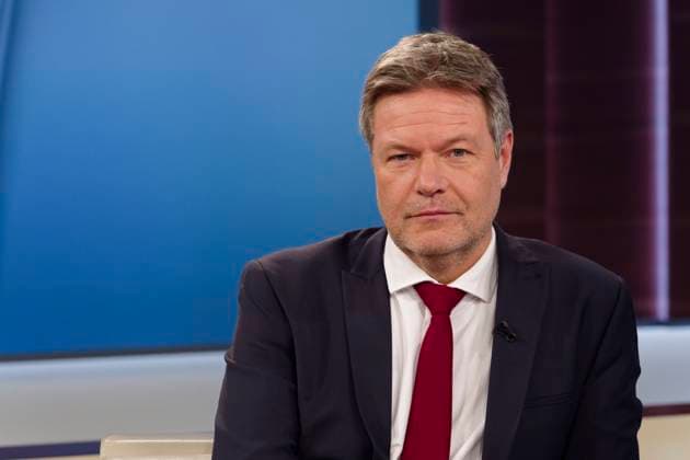 Robert Habeck bei Anne Will 2023-12-03 - Deutschland, Berlin - Robert Habeck (Bündnis 90 Die Grünen), Bundesminister für Wirtschaft und Klimaschutz, zu Gast bei Anne Will im Ersten. Thema der nach 16 Jahren letzten, von Anne Will moderierten Talkrunde in der ARD: Die Welt in Unordnung Ist Deutschland den Herausforderungen gewachsen? *** Robert Habeck on Anne Will 2023 12 03 Germany, Berlin Robert Habeck Bündnis 90 Die Grünen , Federal Minister for Economic Affairs and Climate Protection, as a guest of Anne Will on ARDs Die Welt in Unordnung , the last talk show hosted by Anne Will after 16 years Is Germany up to the challenges?
