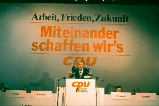 Heiner Geissler CDU -hier auf dem CDU Landesparteitag der NDS am 18.09.1991 im Congresscentrum Hannover. *** Heiner Geissler CDU here at the CDU state party conference of the NDS on 18 09 1991 in the Congresscentrum Hannover