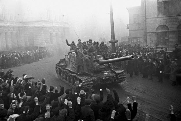 Great Patriotic War 5813879 19.01.1945 Great Patriotic War 1941-1945. The 1st Byelorussian Front troops liberate the Polish city of Lodz during the Warsaw-Poznan offensive, January 19, 1945. The Soviet troops are welcomed by Lodz residents. Loskutov Lodz Poland  Copyright: xLoskutovx