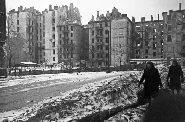 Street in Warsaw 609323 17.01.1945 A street in Warsaw destroyed by the Germans. January 1945. The Great Patriotic War of 1941-1945 Loskutov Sputnik Warsaw Poland  Copyright: xLoskutovx