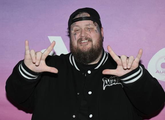 FORT LAUDERDALE, FL - DECEMBER 03: Jelly Roll poses back stage during day 2 of Audacy s Riptide Music Festival 2023 at Fort Lauderdale Beach Park on December 03, 2023 in Fort Lauderdale, Florida. Copyright: xmpi04x