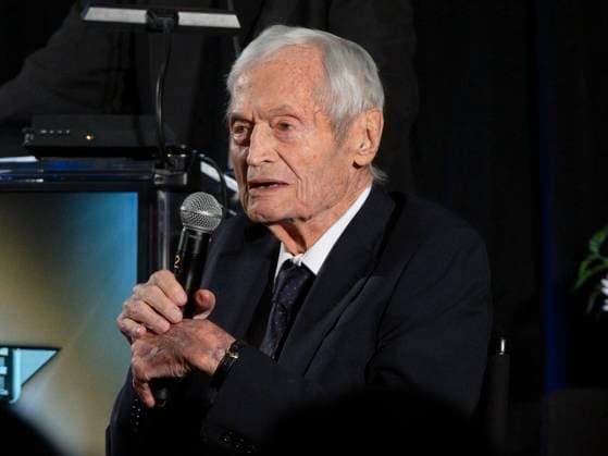 December 3, 2023, Los Angeles, California, USA: Roger Corman speaks at the 16th National Arts & Entertainment Journalism Awards Gala. Los Angeles USA - ZUMAb173 20231203_aap_b173_055 Copyright: xBillyxBennightx