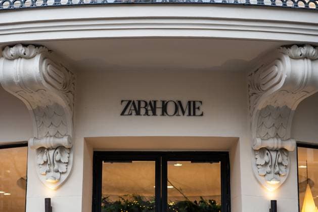 Illustration Zara home logo Illustration of the window and logo of the Zara home furniture store on the madelaine boulevard in Paris, on december 4, 2023. Photo by Alexis Jumeau ABACAPRESS.COM Paris France  Copyright: xJumeauxAlexis ABACAx