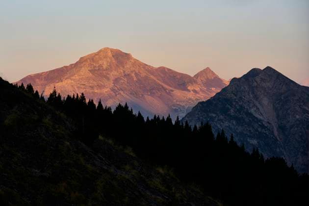 Creative Highlights World Majestic scenery of mountains and green trees against blue sky located in Pyrenees Model Released GermanLinares_ID16363_497829_003 Copyright: xGermanxLinaresx