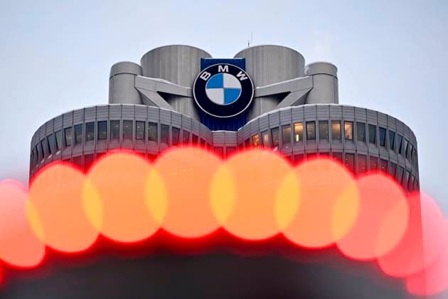 BMW-Logo beim Werksrundgang von Bundeskanzler Olaf Scholz (SPD) im BMW Group Werk München. (Themenbild, Symbolbild) München, 05.12.2023 Bayern Deutschland *** BMW logo during the plant tour of Federal Chancellor Olaf Scholz SPD at the BMW Group plant in Munich Theme picture, symbolic picture Munich, 05 12 2023 Bavaria Germany Copyright: xDwixAnoraganingrumx