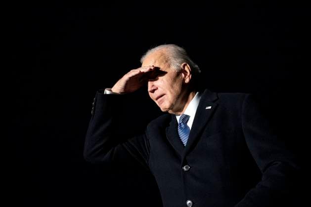 News Themen der Woche KW49 President Joe Biden speaks to the press after returning from a trip to Boston on the South Lawn of the White House in Washington, DC on Tuesday, December 5, 2023.  WAP20231205345 BONNIExCASH