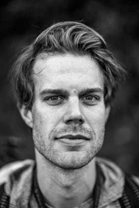 Creative Highlights Symbolbilder black and white portrait of young white man with stubble and hair Gorham, New Hampshire, United States CR_SSNF231205C-1297606-01 ,model released, Symbolfoto