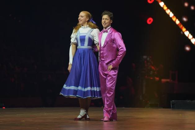 LET S DANCE - Die Live-Tournee 2023 04.12.2023 Tanzpaar Anna Ermakova & Valentin Lusin bei Let s Dance - Die Live-Tournee 2023 in der ausverkauften SAP Arena Mannheim. Mannheim SAP Arena Baden-Württemberg
