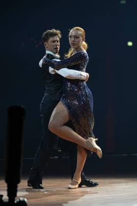 LET S DANCE - Die Live-Tournee 2023 04.12.2023 Tanzpaar Anna Ermakova & Valentin Lusin bei Let s Dance - Die Live-Tournee 2023 in der ausverkauften SAP Arena Mannheim. Mannheim SAP Arena Baden-Württemberg