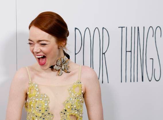 Bilder des Jahres 2023, Entertainment 12 Dezember Entertainment Themen der Woche KW49 Entertainment Bilder des Tages Emma Stone arrives on the red carpet at the Poor Things premiere at DGA Theater on December 6, 2023 in New York City.  NYP20231206105 JohnxAngelillo