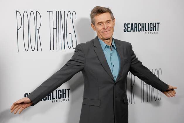 Entertainment Themen der Woche KW49 Entertainment Bilder des Tages Willem Dafoe arrives on the red carpet at the Poor Things premiere at DGA Theater on December 6, 2023 in New York City.  NYP20231206128 JohnxAngelillo