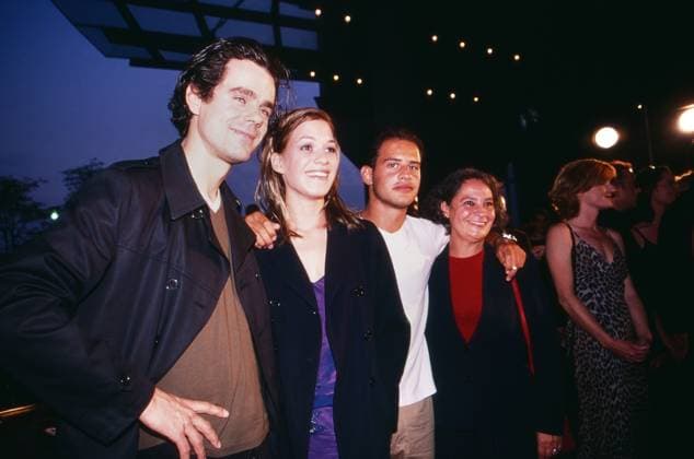 Filmpremiere Lola rennt, 1998, Fototermin mit Regisseur Tom Tykwer, Hauptdarstellerin Franka Potente, Filmpartner Moritz Bleibtreu und seine Mutter, Schauspielerin Monica Bleibtreu Copyright: HartwigxValdmanis Nur redaktionelle Nutzung. Editorial usage only. VAL_720101380