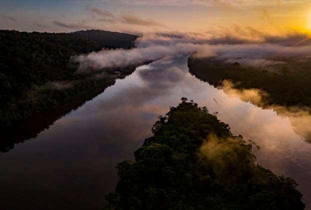 Creative Highlights World Guyane, outre-mer, amazonie, forêt, biodiversité Florian Launette & Mégane Chêne MAXPPP - Talhuwen 07 12 2023 Guyane- Forêt Amazonienne. Illustration rivière Amazonie Illustration sur Talhuwen, également orthographié comme Taluwen, Taluhen ou Taluen, est un village Wayana situé sur la rivière Lawa en Guyane. La Guyane est une collectivité territoriale unique française située en Amérique du Sud, limitrophe du Brésil au sud-est et au sud et du Suriname à l ouest. Elle est la seule collectivité française d outre-mer de nature continentale. Ses compétences, identiques aux autres régions et départements de France, sont regroupées depuis 2015 dans le cadre d une collectivité territoriale unique dont l organe délibérant est l assemblée de  Copyright: xMAXPPPxFlorianxLaunettex&xMéganexChênex LAU202312074915 LAU202312074915