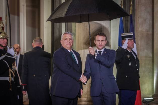 News Themen der Woche KW49 News Bilder des Tages Paris, France le 07 decembre 2023 - Le President de la Republique Emmanuel MACRON accueille Viktor ORBAN, Premier ministre de Hongrie au Palais de l Elysee - The President of the Republic Emmanuel MACRON welcomes Viktor ORBAN, Prime Minister of Hungary to the Elysee Palace  Copyright: xLucxNoboutx