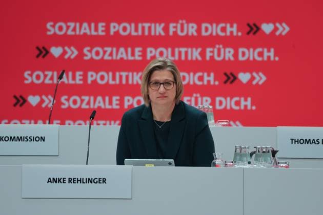 SPD - Ordentlicher Bundesparteitag 2023 - Anke Rehlinger (SPD), Ministerpräsidentin des Saarlandes. Berlin, DEU, Deutschland, 08.12.2023 *** SPD Ordinary Federal Party Conference 2023 Anke Rehlinger SPD , Minister President of Saarland Berlin, DEU, Germany, 08 12 2023