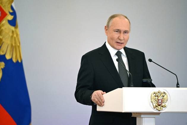 Russia Putin Hero Gold Medals Presentation 8577323 08.12.2023 Russian President Vladimir Putin delivers a speech during a ceremony to present Gold Star medals to Heroes of Russia on the eve of Heroes of the Fatherland Day at the St. George Hall of the Grand Kremlin Palace in Moscow, Russia. Sergey Guneev Sputnik Moscow Russia  Copyright: xSergeyxGuneevx